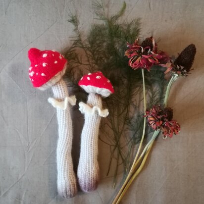 Knitted Fly agaric mushrooms, Free Toy Knitting Pattern for decor  Downloadable PDF, English