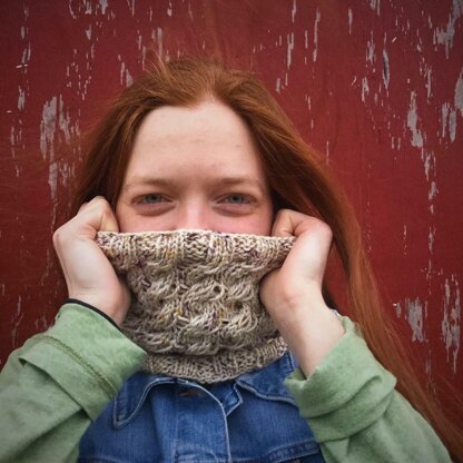 Meandrous Cowl