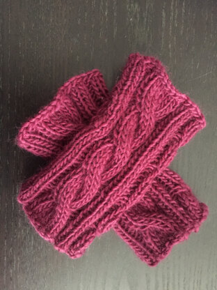 Wristwarmers in Sublime Aran