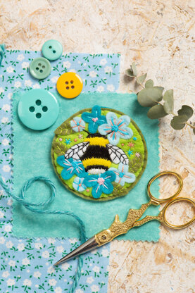 Hawthorn Handmade Bee Felt Craft Kit