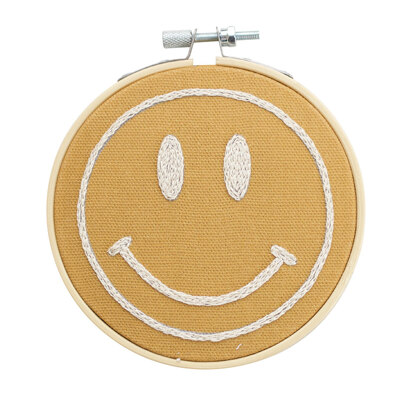 Cotton Clara Happy Face Embroidery Kit - 11cm (Yellow)