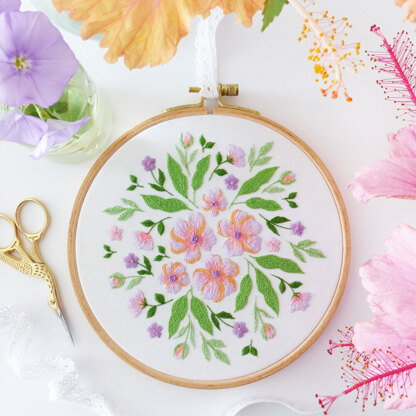 Tamar Summer Blooming Printed Embroidery Kit - 6in