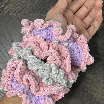 Pearl Plush Crochet Scrunchies