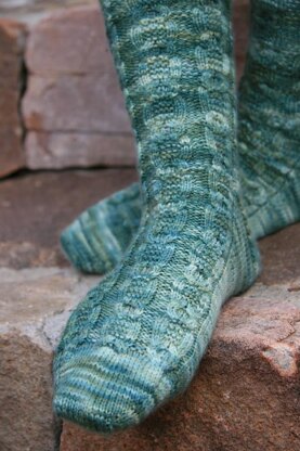 Hollow Oak Socks (Fingering-weight)