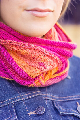 Gimli Peak Colour Play Cowl in SweetGeorgia Party of Five Gradient Mini-Skein Set - Downloadable PDF