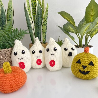 Halloween Ghosts and Pumpkins Decorations