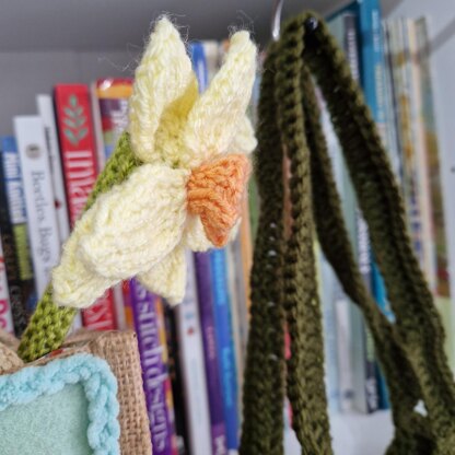 Knitted Daffodil