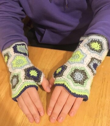 Hexagon Fingerless Gloves