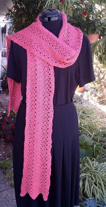 Deceptively Easy Wavy Lace Scarf