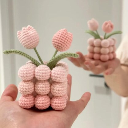 Tulip Ball Ornament Crochet Pattern