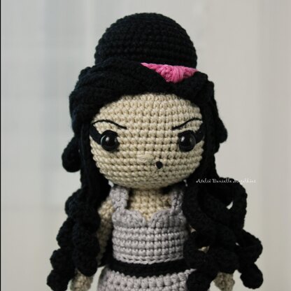 🎤 Retro Diva Amigurumi Pattern – PDF Download 🧶