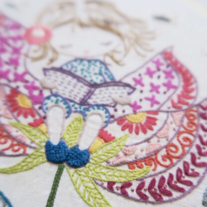 Un Chat Dans L'Aiguille Reading Break for Salome Printed Embroidery Kit