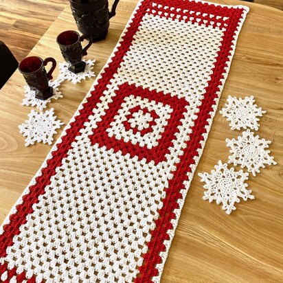 Holiday Runner and Snowflake Coaster Set