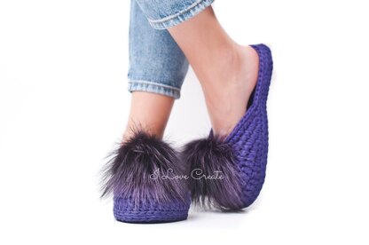 Pom pom slippers