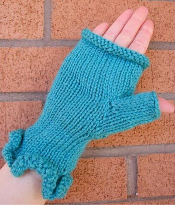 Ruffled handwarmers