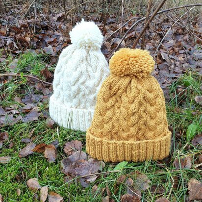 Omalla polulla palmikkopipo - knitting pattern