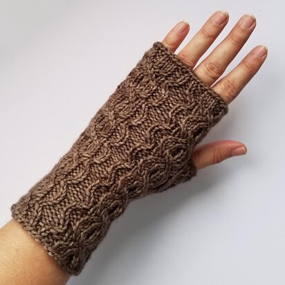 Scallop Cable Mitts