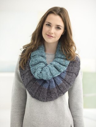 Tonal Ribbed Cowl in Lion Brand Wool Ease Tonal - L50181 - Downloadable PDF