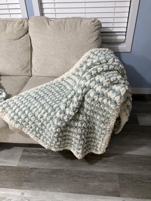 Quick and Easy Fluffy Throw Blanket