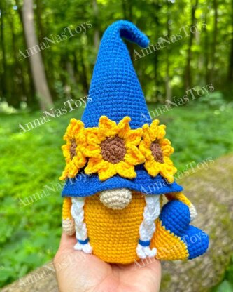 Patriotic gnome of Ukraine (girl)