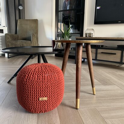 Knitted pouf 30x35