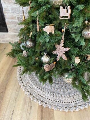 Sweater Weather Christmas Tree Skirt Pattern