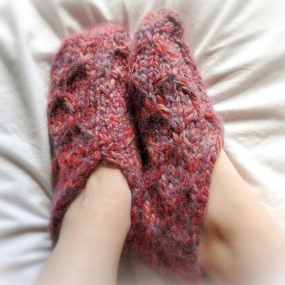 Criss-Cross Honey Slippers - knitting pattern