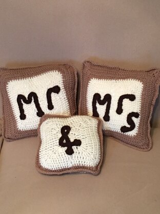 Mr & Mrs Pillows by Red Heart