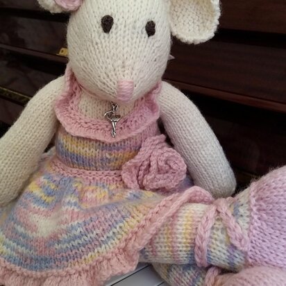 Myka Mouse - knitting pattern