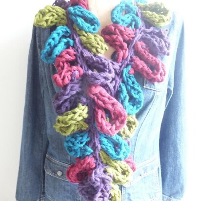 Easy Finger Knit Loop Chain Scarf