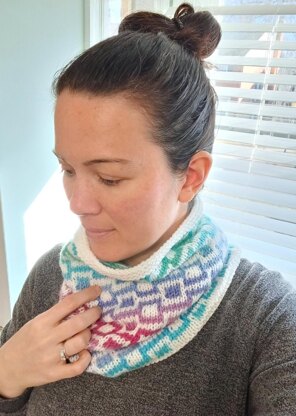 Arona Cowl