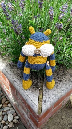 Bumble the Stitchpunk Bee
