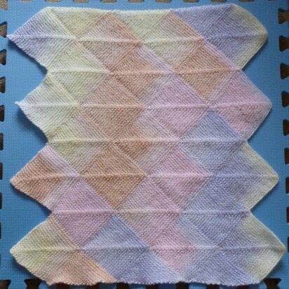 Diamond motif baby blanket