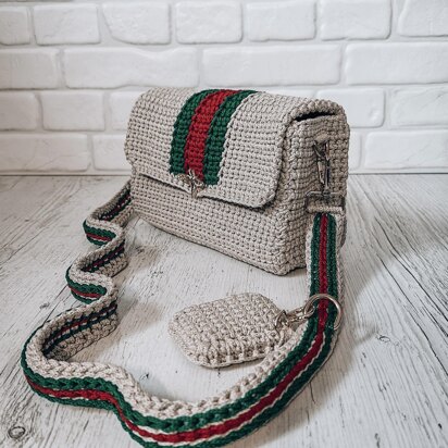 Bag with stripes