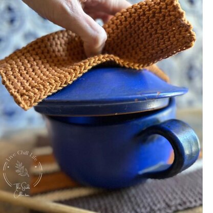 Hanging potholder and coaster set