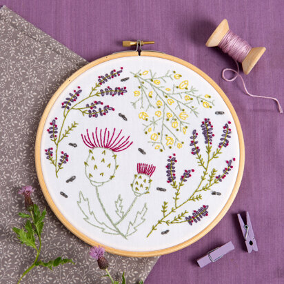 Hawthorn Handmade Highland Heathers Printed Embroidery Kit - 7in