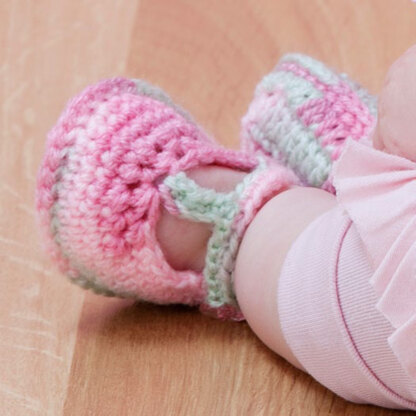 Red heart hot sale baby booties