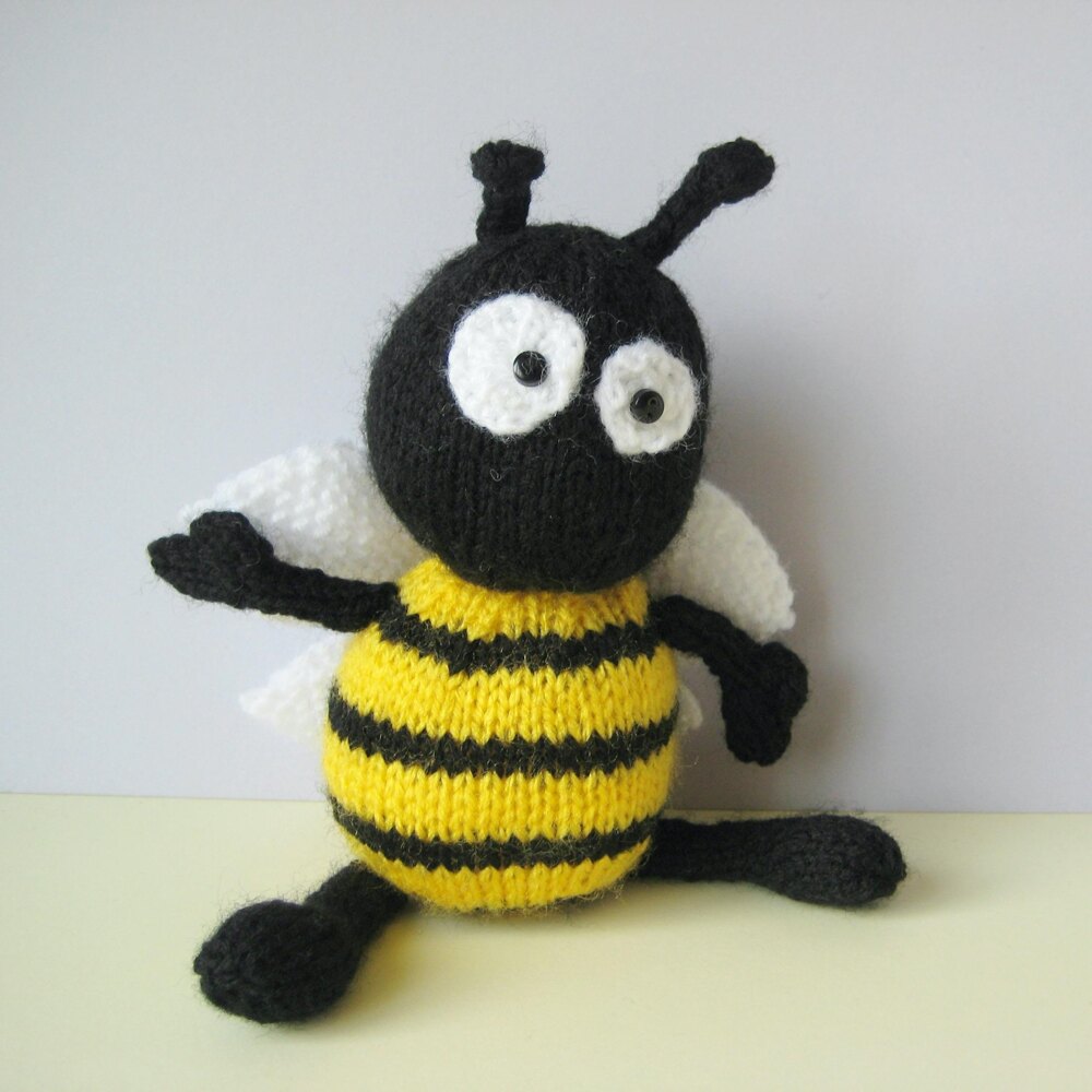 Bumble the Bee Knitting pattern by Amanda Berry