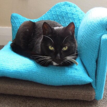 Cat Bed Chaise Longue - knitting pattern