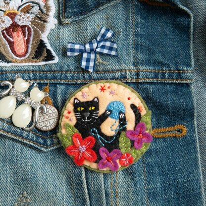 Hawthorn Handmade Black Cat Felt Craft Brooch Kit - 8cm 