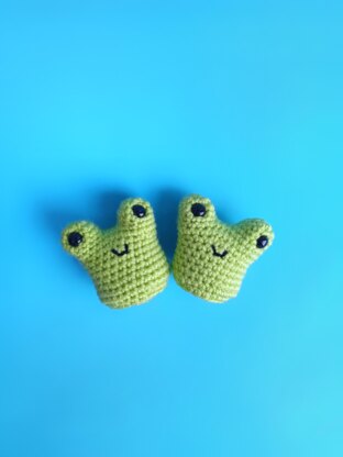 Crochet no sew frog pocket pal