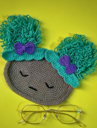 Miss Bun Glasses Holder