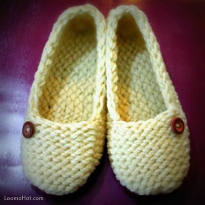 Loom Knit Ladies Slipper Socks