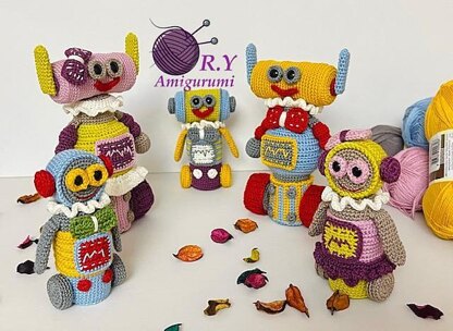 Amigurumi recycle robot family