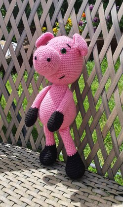 Hamish the Pig amigurumi crochet pattern