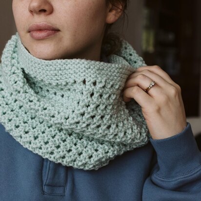 Eyelet Rows Cowl