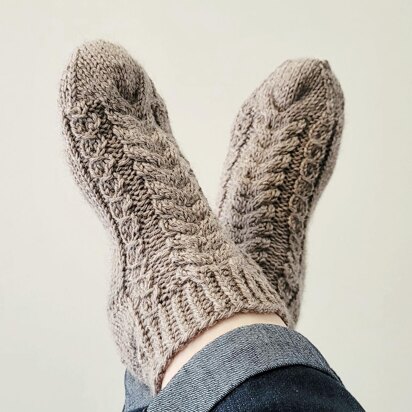 Deer Tracks Cable Socks