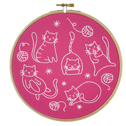 Hawthorn Handmade Crafty Cats Printed Embroidery Kit - 7in