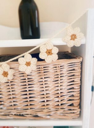Daisy Chain Crochet Garland Pattern