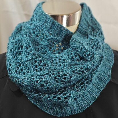 Chain Link Cowl